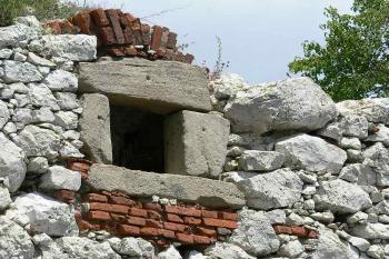 Předsunutá bašta - detail ( © Petr Turyna 06/2006)