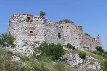 Celkový pohled na hrad od jjz (© Jan P. Štěpánek 07/2006)
