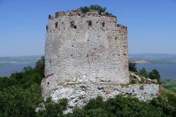 Čelo hradu Děvičky (© Jan P. Štěpánek 07/2006)