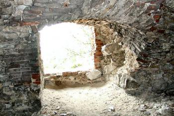 okno východního křídla ( © Pavel Zany Komárek 9/5/2004)
