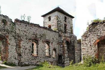 interiér východního křídla a vstupní brána ( © Pavel Zany Komárek 9/5/2004)