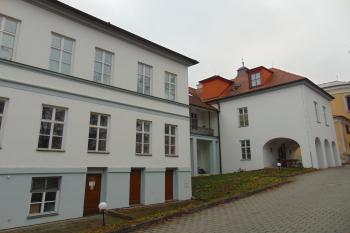 Severní vstupní průčelí (© Dušan Dohňanský  11/2021)