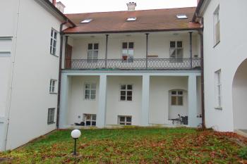 Spojovací terasa v hlavním křídle (© Dušan Dohňanský  11/2021)