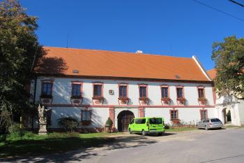 Hlavní, východní průčelí (© Dušan Dohňanský 08/2019)