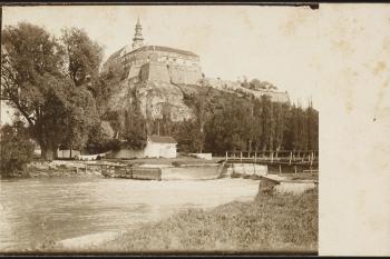 Foto neznámého autora na pohlednici z r. 1905. ( © http://www.regionnitra.sk)