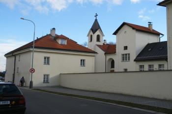 Kostel sv. Václava s klášterem (© Jiří Špaček, 02/2016)