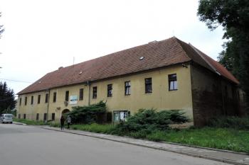 zámek od severozápadu ( © Jan P. Štěpánek 08/2014)