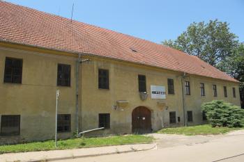 hlavní vých. průčelí (© D Dohňanský, 07/2018)