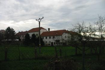 pohled od jz. (© D Dohňanský, 05/2016)