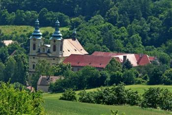 klášter od západu (© Jaroslav Valečka, 06/2012)