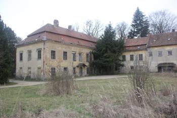 Pohled na zámek ze dvora (© Luděk Vláčil 03/2016)