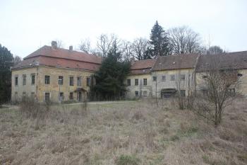 zámek ze dvora (© Luděk Vláčil 03/2016)