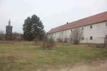 Pohled na dvůr (© Luděk Vláčil 03/2016)