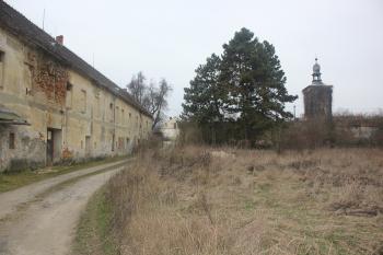 Areál dvora a bývalého zámku (© Luděk Vláčil 03/2016)