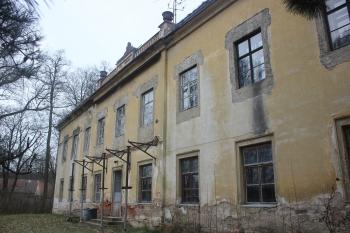 Průčelí zámku (© Luděk Vláčil 03/2016)