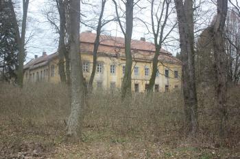 Zámek od silnice (© Luděk Vláčil 03/2016)