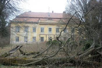 Pohled na zámek z bývalé květinové zahrady (© Luděk Vláčil 03/2016)