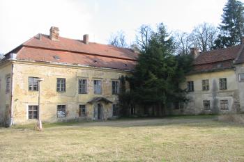 nádvorní záp. strana  (© D Dohňanský, 03/2016)