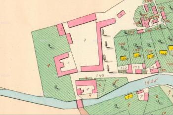 Dvůr a zámek (severní část objektu č. p. 1) na císařském povinném otisku map stabilního katastru Moravy a Slezska z r. 1827. (© zdroj: http://archivnimapy.cuzk.cz)
