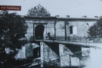 Fort Tafelberg na dobové fotografii. (zdroj: foto z publikace Císařsko-královská Olomoucká pevnost, Kolektiv autorů, Olomouc 2013, Vydal Fort Radíkov o.s.)