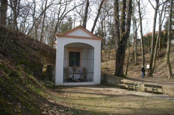 Kaple u Zázračné studánky v Houslích ( © Jiří Špaček 04/2016)