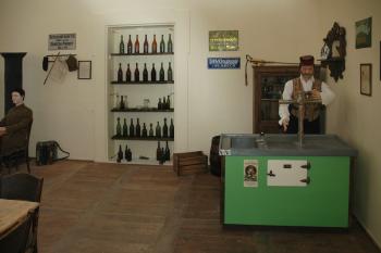 Expozice měst, řemesel a spolků v Mariánské Týnici. (© Václav Podestát, 04/2012)
