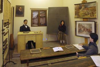 Expozice věnovaná kultuře a vzdělanosti severního Plzeňska v Mariánské Týnici. (© Václav Podestát, 04/2012)
