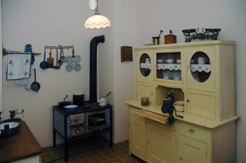 Městská kuchyně v expozici v Mariánské Týnici. (© Václav Podestát, 04/2012)