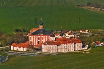 Mariánská Týnice - letecký snímek ( © Radovan Smokoň 04/2008)