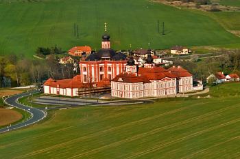 Mariánská Týnice - letecký snímek ( © Radovan Smokoň 04/2008)