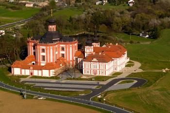 Mariánská Týnice - letecký snímek ( © Radovan Smokoň 04/2008)