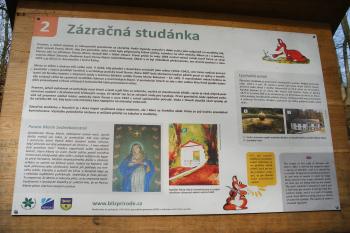 Informační tabule u Zázračné studánky (© Jiří Špaček, 04/2016)