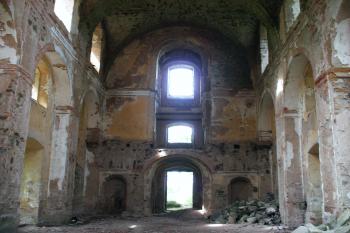 Zřícenina kostela ve Svatoboru (© Simona Kidlesová, 05/2011)