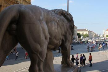 Pohled na náměstí ze schodiště Feldherrnhalle (© Luděk Vláčil 06/2013)