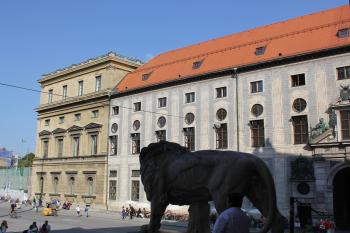 Severozápadní nároží komlpexu (© Luděk Vláčil 06/2013)