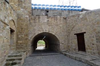 pohled z města do interiéru Pafoské brány (© Jan P. Štěpánek 03/2016)
