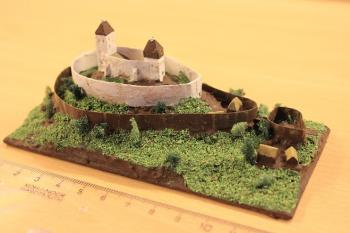 Hypotetická podoba hradu Kuchyňa ve 15. stol. (© Luděk Vláčil 02/2017)