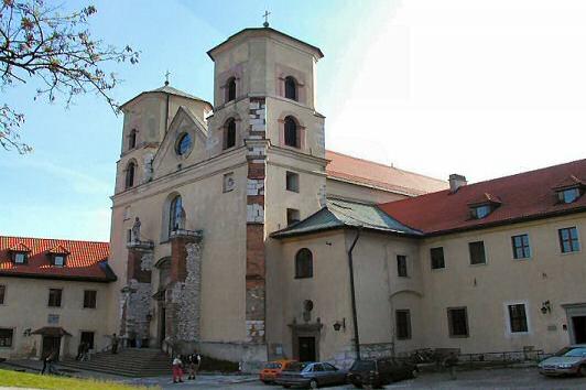 klášter benediktinů s kostelem sv. apoštolů Petra a Pavla