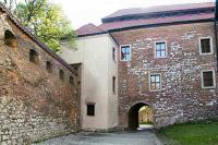 klášter benediktinů s kostelem sv. apoštolů Petra a Pavla