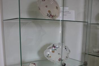 dochovaná keramika v expozici zámku (© Luděk Vláčil  07/2025)