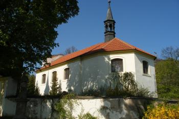 Kostel v Církvici (© Jiří Špaček, 04/2016)