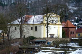 Kostel Nanebevzetí Panny Marie se zvonicí ( © František Kinař 05/2017)