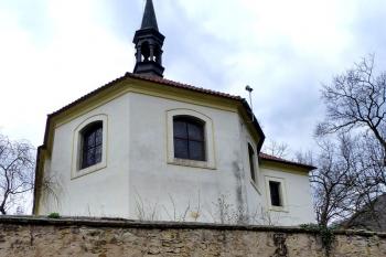 Kostel Nanebevzetí Panny Marie se zvonicí ( © František Kinař 05/2017)