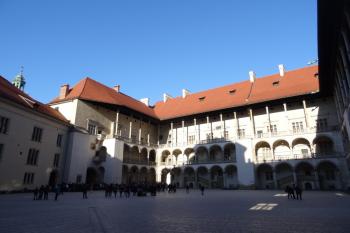 nádvoří palácového královského komplexu ( © Jan P. Štěpánek 12/2015)
