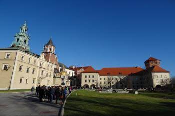 nádvoří hradu ( © Jan P. Štěpánek 12/2015)