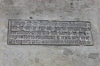 Zakládací deska Parléřova vysokého chóru 1368 (© Johannes Cladis, 09/2014)