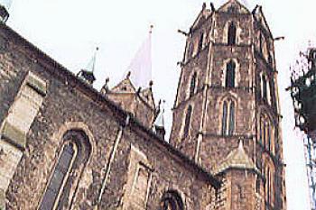Kolín - celkový pohled na kostel (2002 ©Josef Žajdlík)