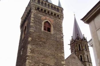 Zvonice u chrámu sv. Bartoloměje (2004 © Lenka Daňková)