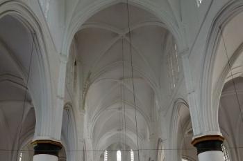 interiér katedrály směrem k původnímu hlavnímu oltářiy ( © Jan P. Štěpánek 08/2015)