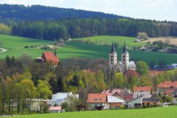 Klášter od západu. (© Jan Sommer, 05/2008)